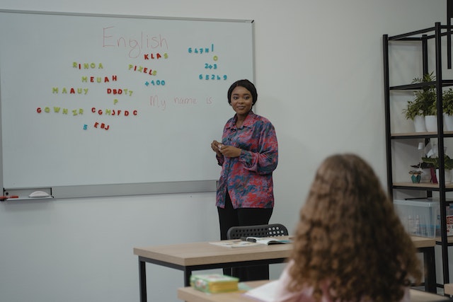 An image of an instructor teaching English